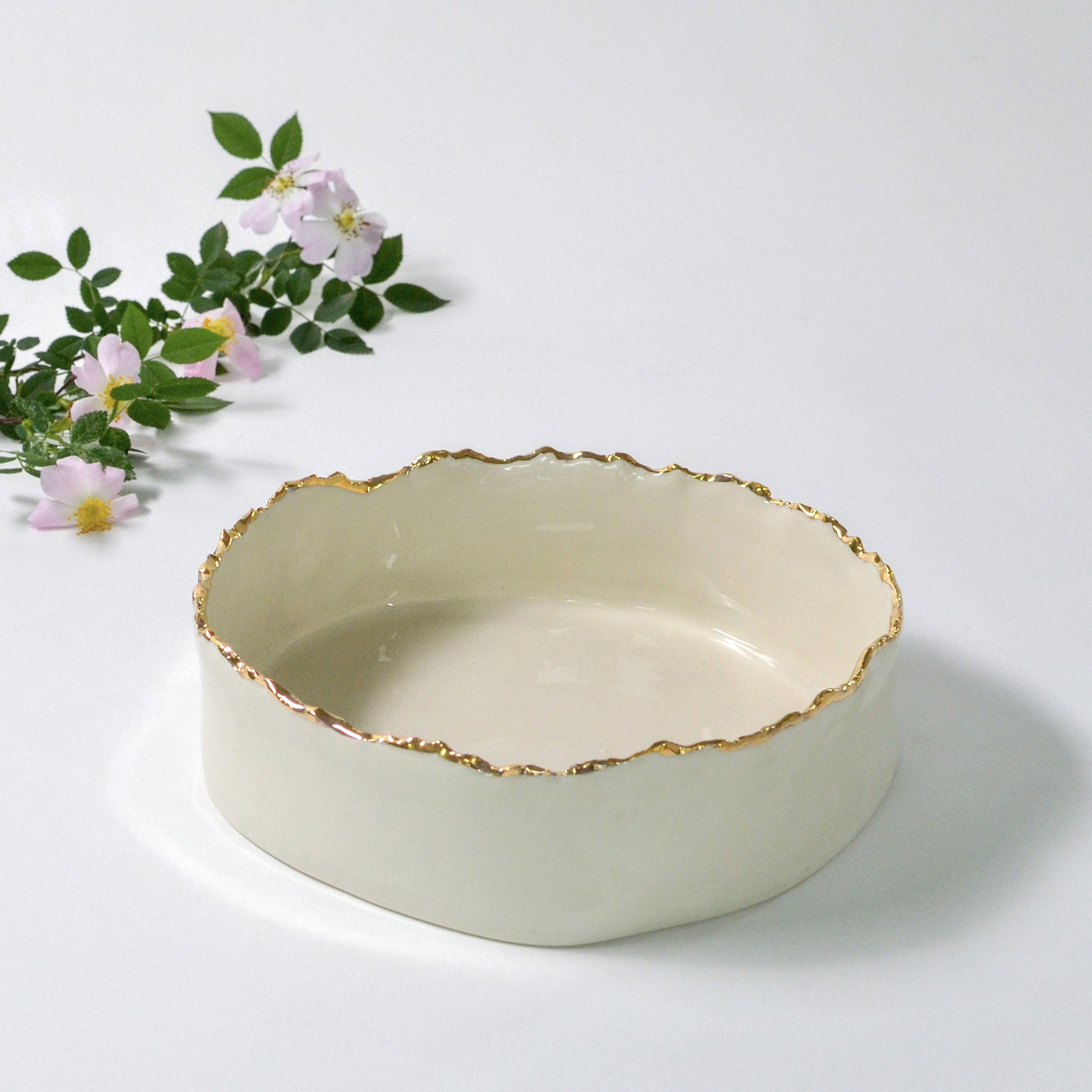 Round deep serving bowl | Gold rim (7cm) - 25 cm