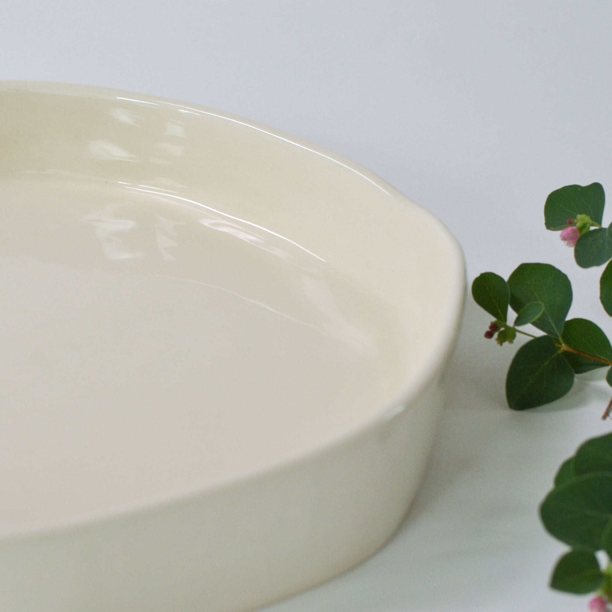 White collection - Round half deep serving bowl | Low rim (4cm)