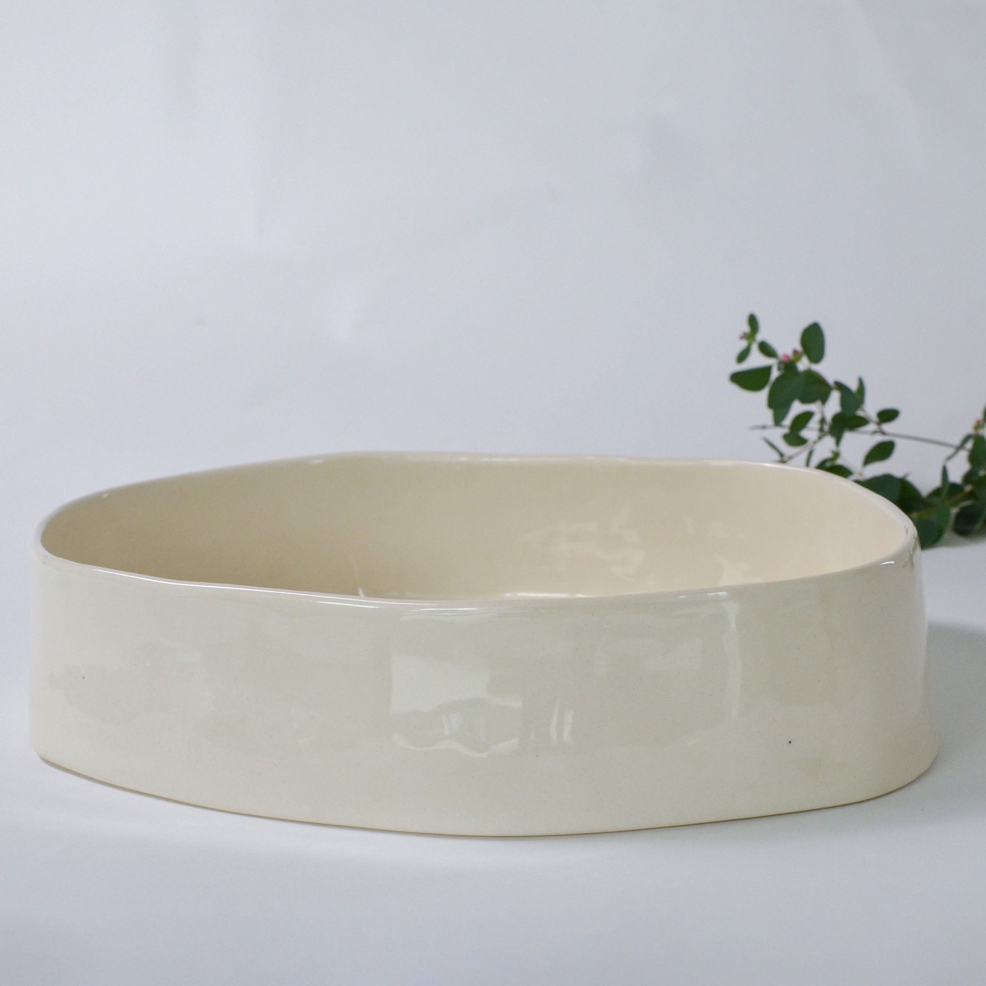 White collection - Elongated deep serving bowl | Rim (7cm) - 35/25 cm