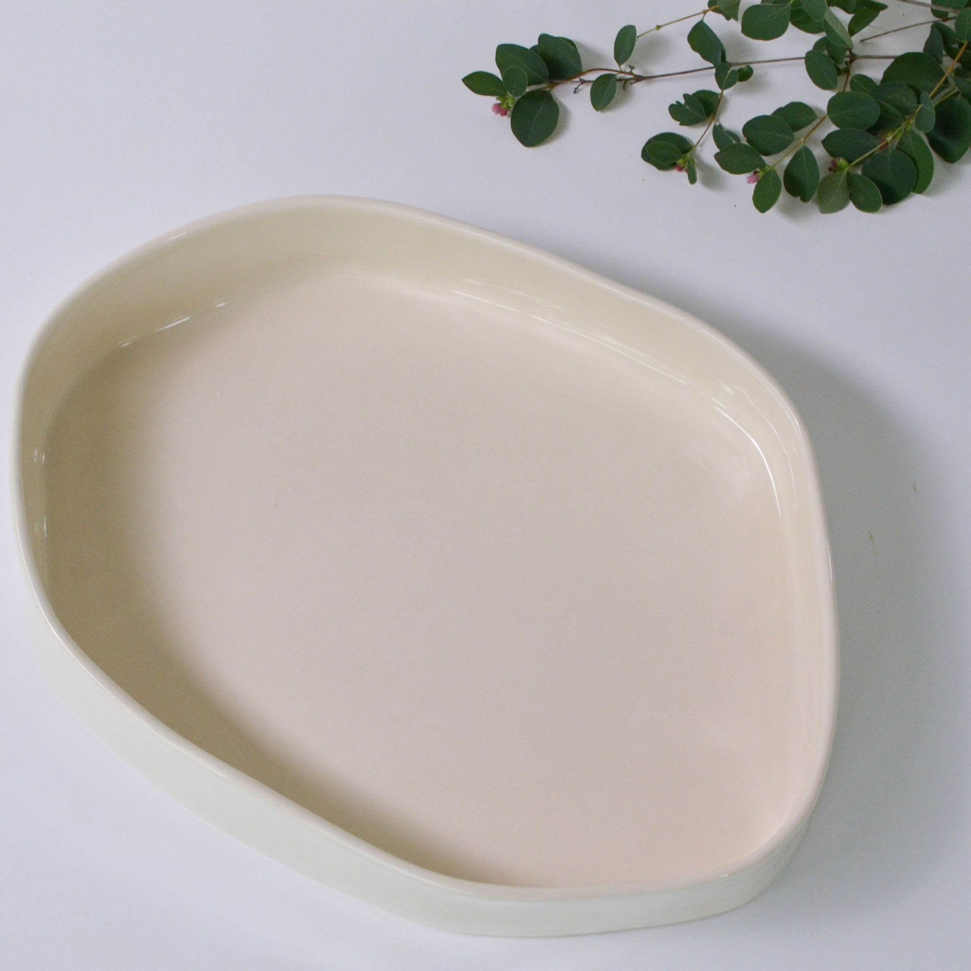 White collection - Elongated deep serving bowl | Rim (8cm)