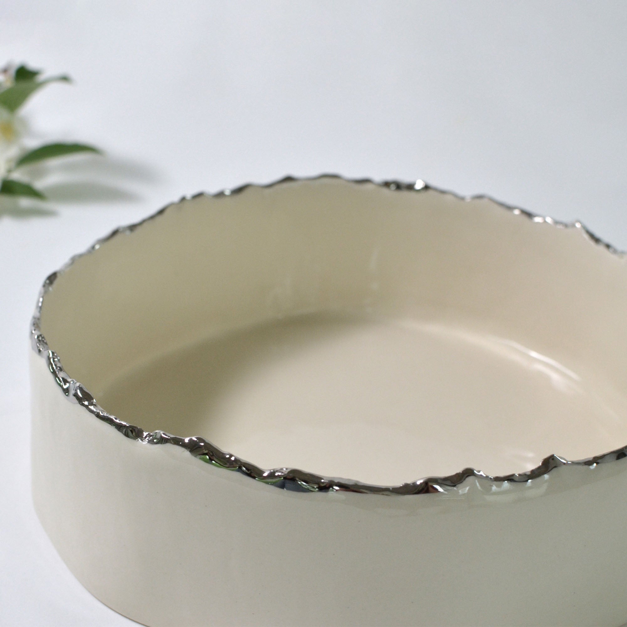 Round deep serving bowl | Silver rim (7cm)