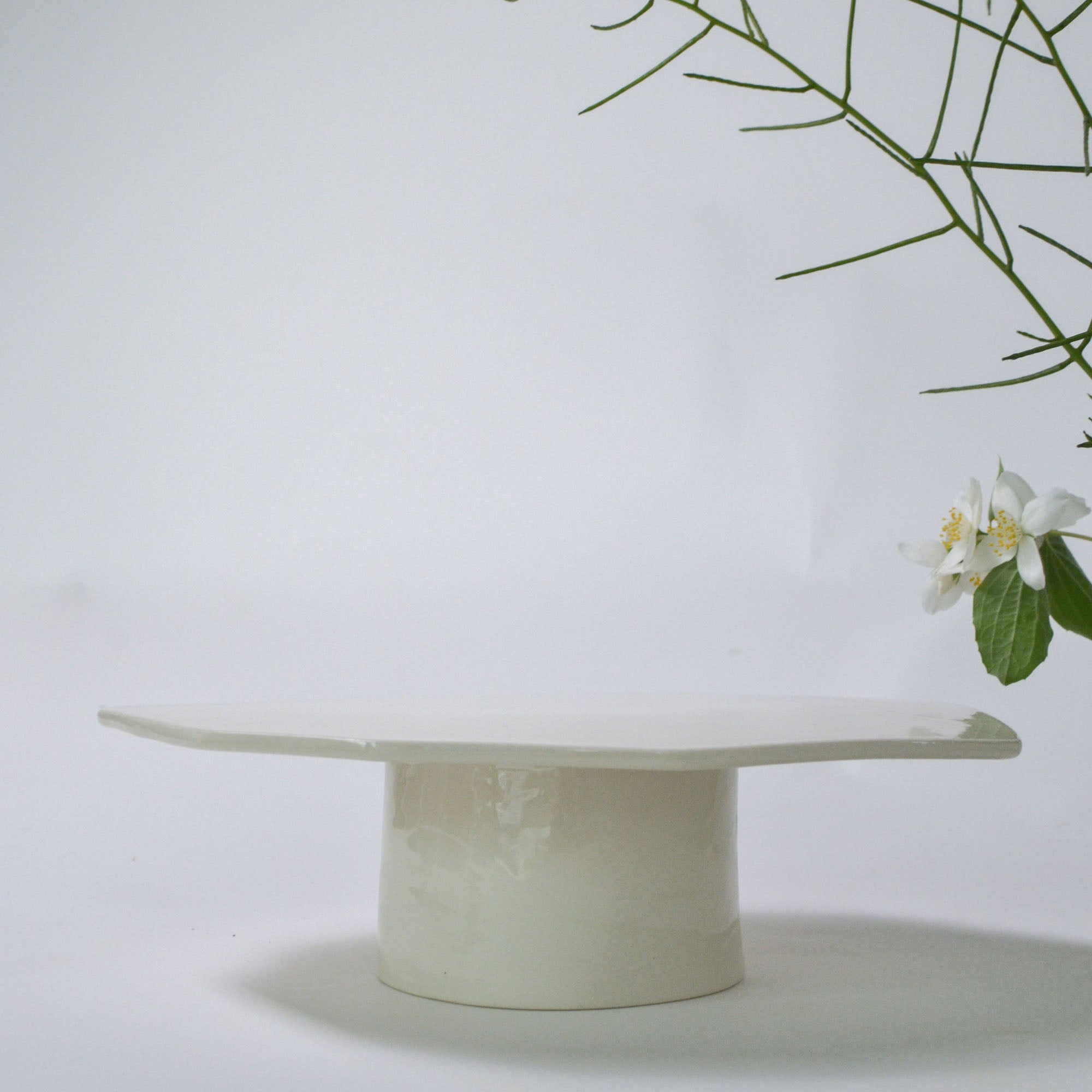 White collection | Cake stand