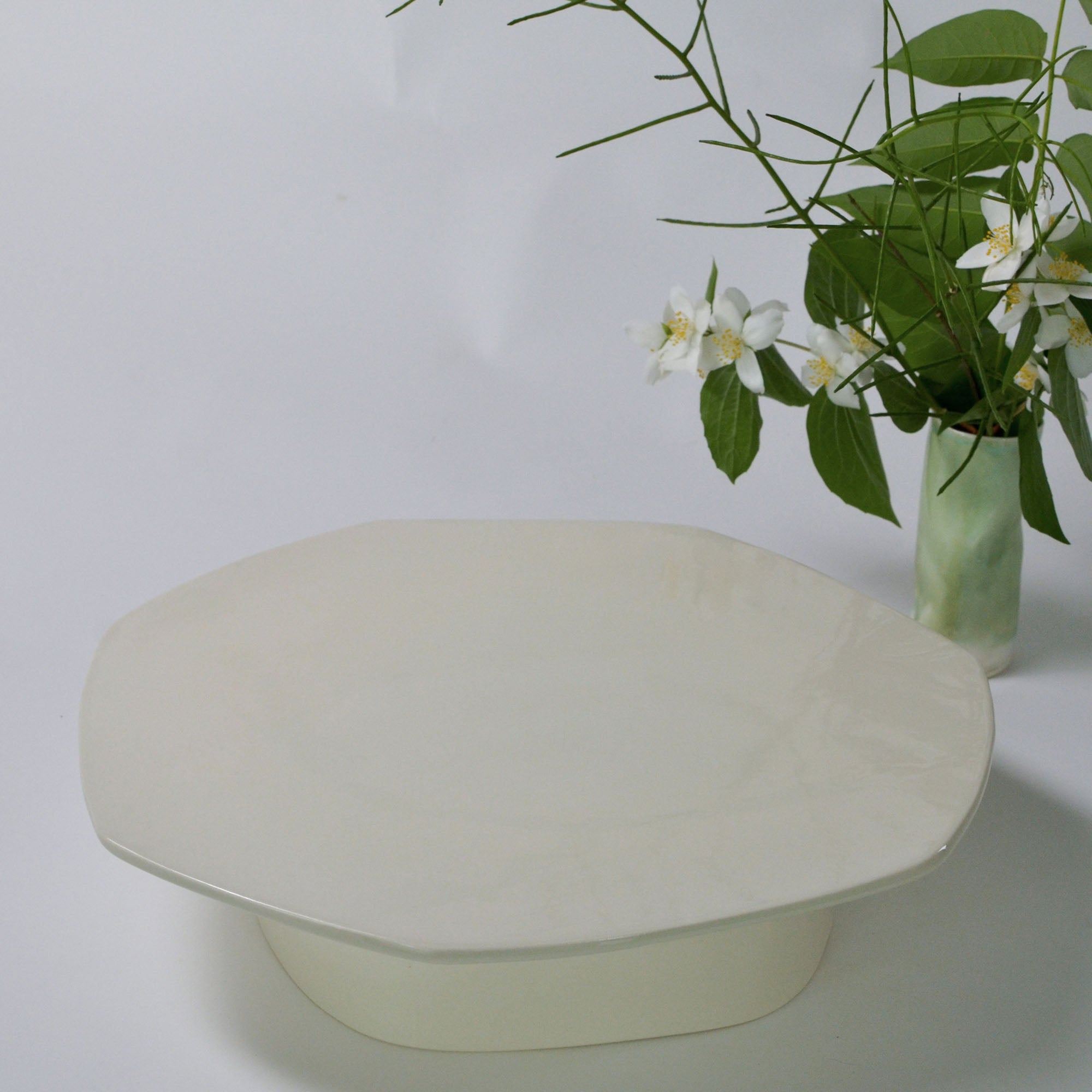 White collection | Cake stand