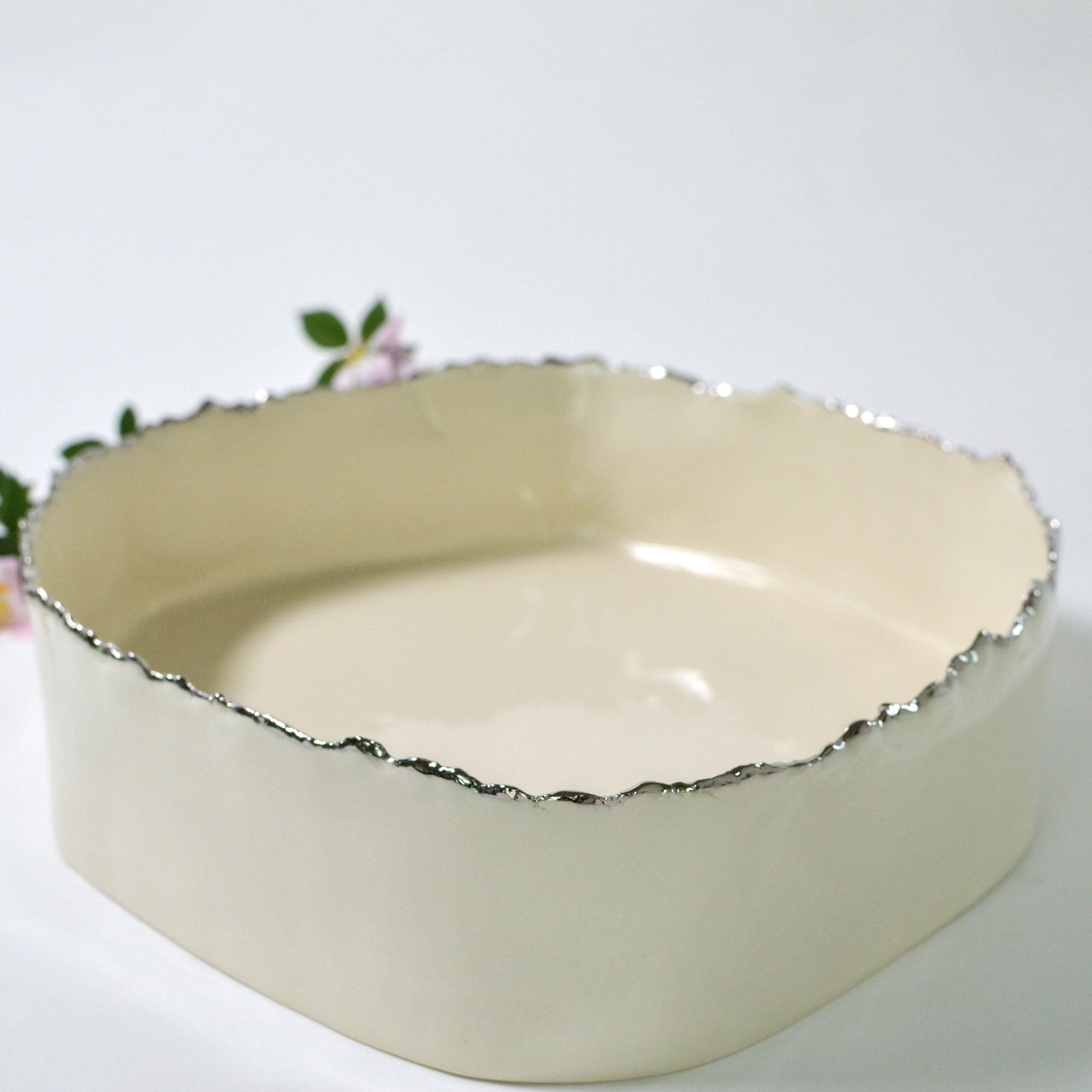 Elongated deep serving bowl | Gold rim (8cm) - 32/20 cm