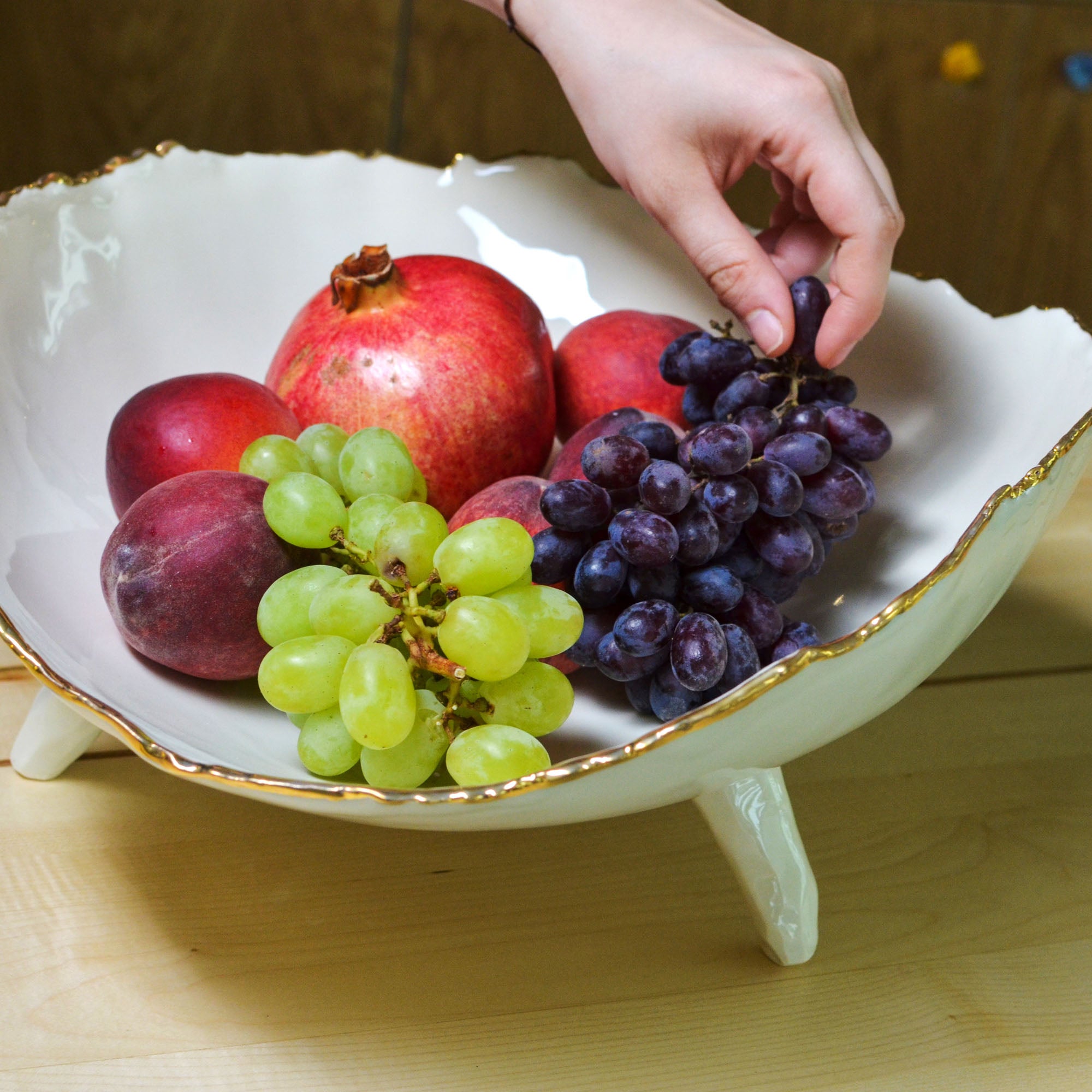 Salad bowl on legs | Gold rim