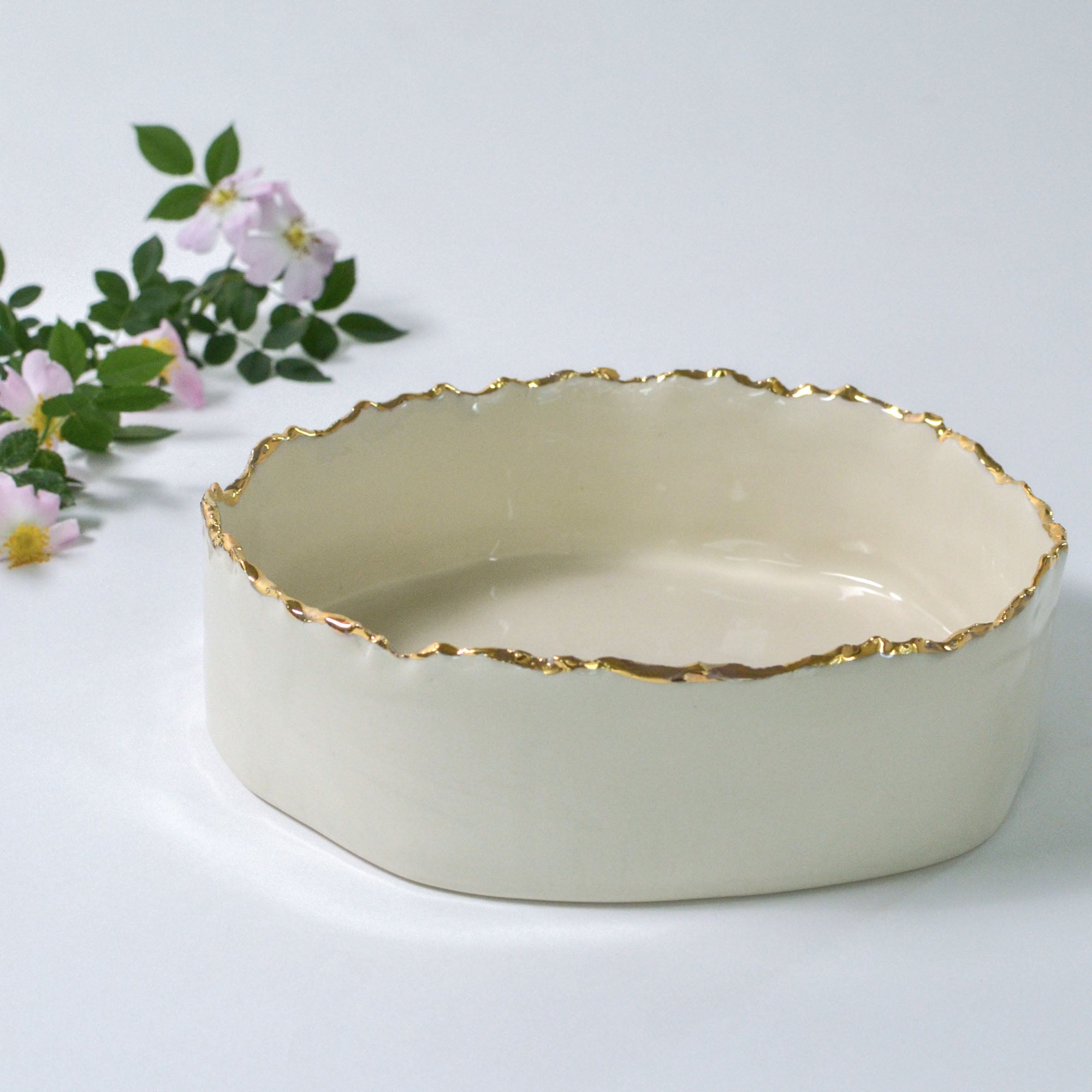 Round deep serving bowl | Gold rim (8cm)