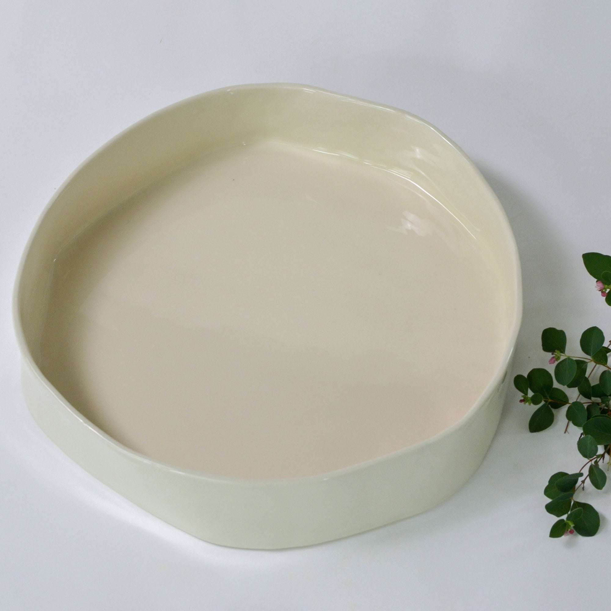 White collection - Round deep serving bowl | Rim (8cm)