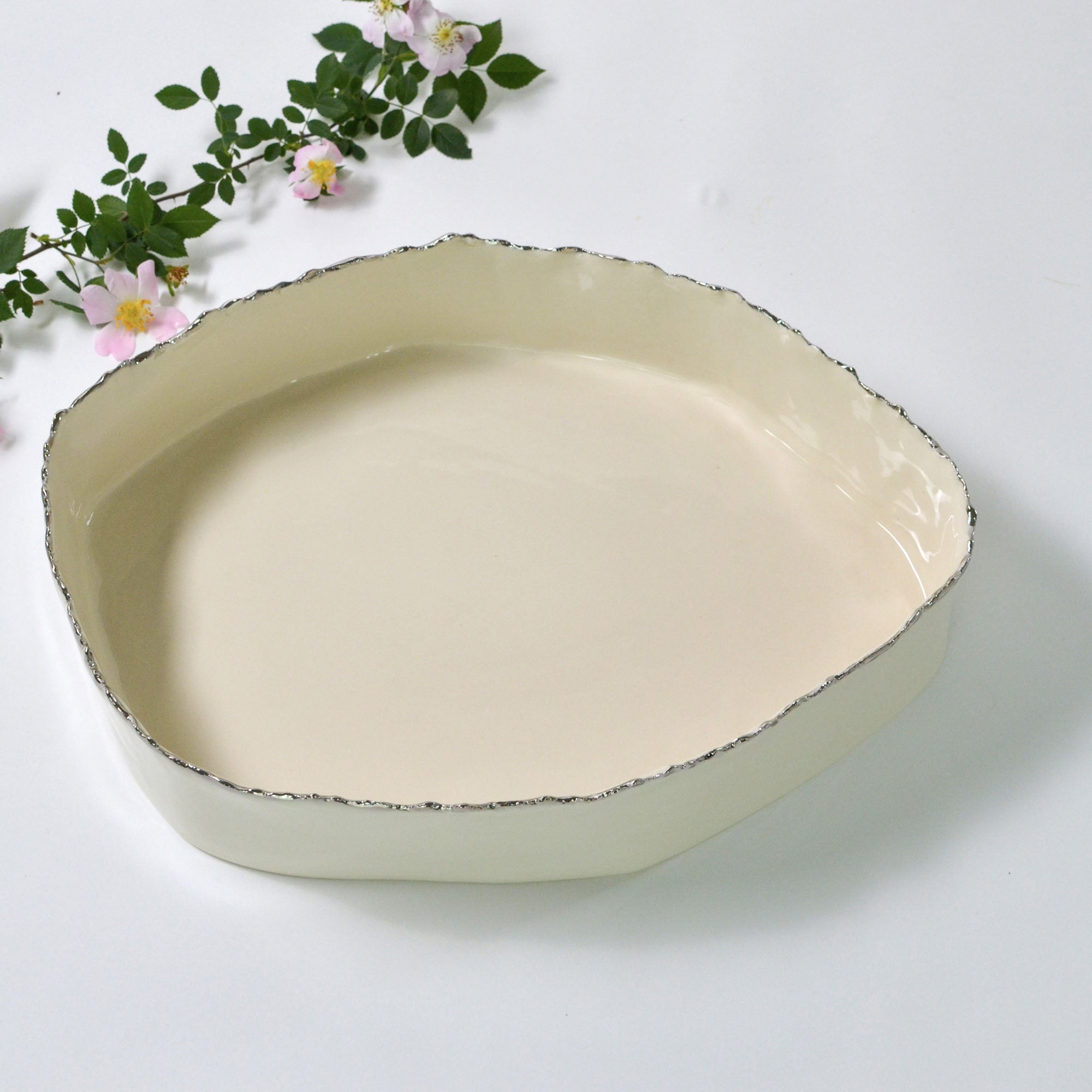 Elongated deep serving bowl | Gold rim (8cm) - 32/20 cm